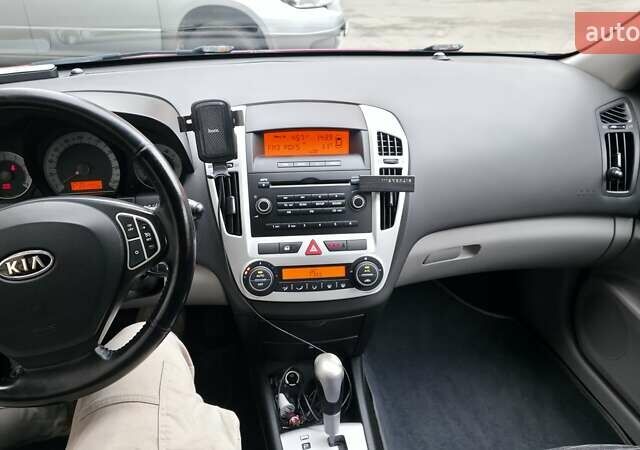 Красный Киа Про Сид, объемом двигателя 2 л и пробегом 221 тыс. км за 7400 $, фото 23 на Automoto.ua