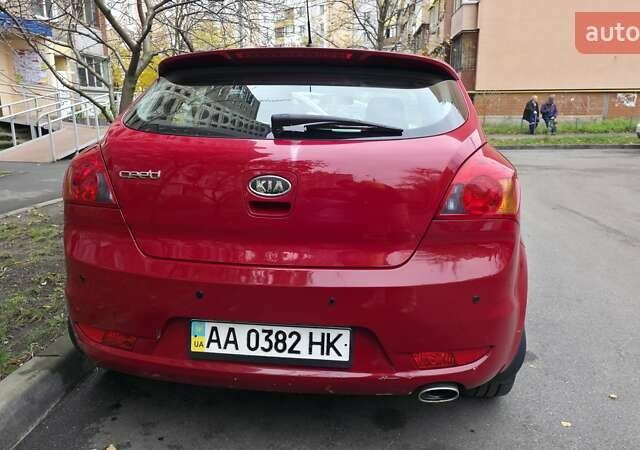 Красный Киа Про Сид, объемом двигателя 2 л и пробегом 221 тыс. км за 7400 $, фото 5 на Automoto.ua