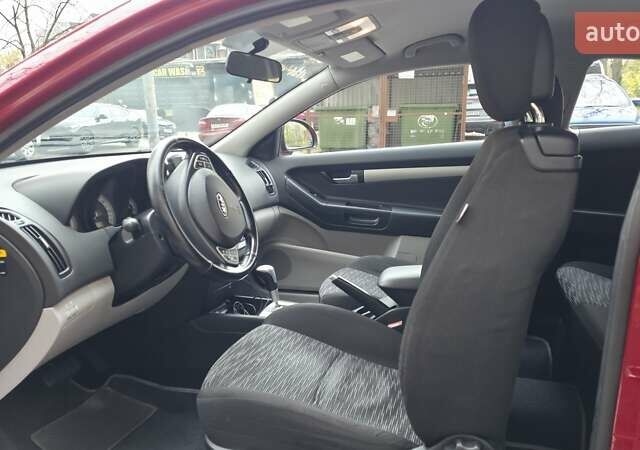 Красный Киа Про Сид, объемом двигателя 2 л и пробегом 221 тыс. км за 7400 $, фото 18 на Automoto.ua