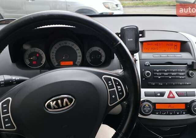 Красный Киа Про Сид, объемом двигателя 2 л и пробегом 221 тыс. км за 7400 $, фото 19 на Automoto.ua