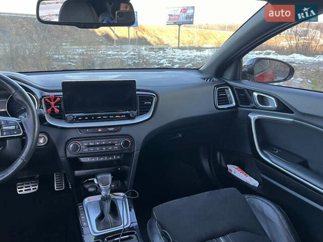 Красный Киа Про Сид, объемом двигателя 1.35 л и пробегом 125 тыс. км за 17999 $, фото 39 на Automoto.ua