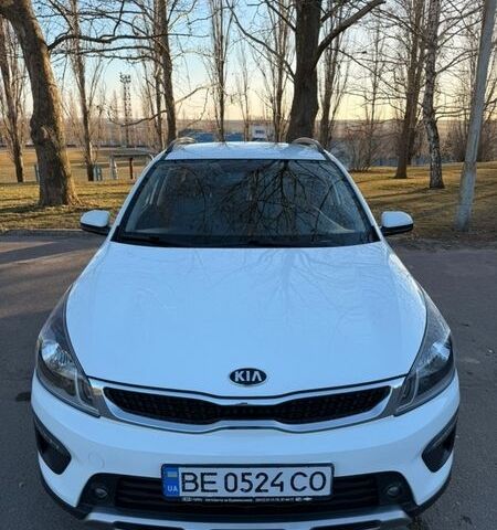 Білий Кіа Rio X-Line, об'ємом двигуна 1.6 л та пробігом 46 тис. км за 15600 $, фото 1 на Automoto.ua