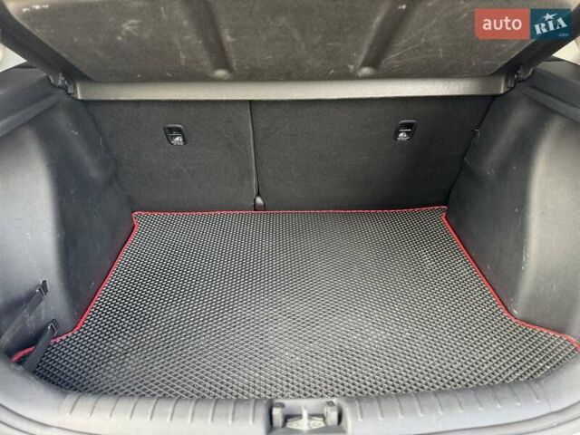 Белый Киа Rio X-Line, объемом двигателя 1.59 л и пробегом 35 тыс. км за 16500 $, фото 54 на Automoto.ua