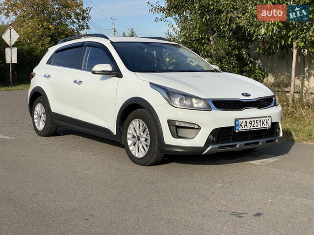 Білий Кіа Rio X-Line, об'ємом двигуна 1.6 л та пробігом 80 тис. км за 17200 $, фото 2 на Automoto.ua