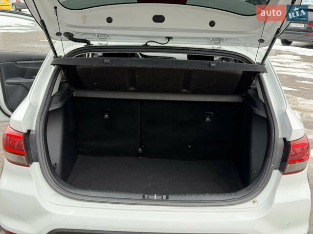 Белый Киа Rio X-Line, объемом двигателя 1.6 л и пробегом 82 тыс. км за 15999 $, фото 34 на Automoto.ua