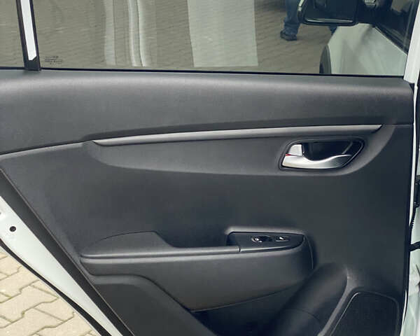 Білий Кіа Rio X-Line, об'ємом двигуна 1.6 л та пробігом 82 тис. км за 16999 $, фото 27 на Automoto.ua