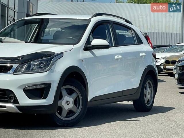 Білий Кіа Rio X-Line, об'ємом двигуна 1.6 л та пробігом 99 тис. км за 12600 $, фото 9 на Automoto.ua