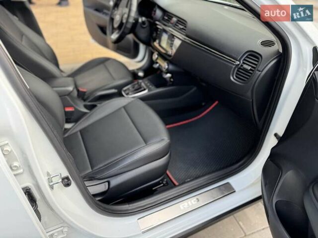 Белый Киа Rio X-Line, объемом двигателя 1.59 л и пробегом 36 тыс. км за 16500 $, фото 13 на Automoto.ua