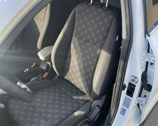 Білий Кіа Rio X-Line, об'ємом двигуна 1.6 л та пробігом 80 тис. км за 17200 $, фото 24 на Automoto.ua