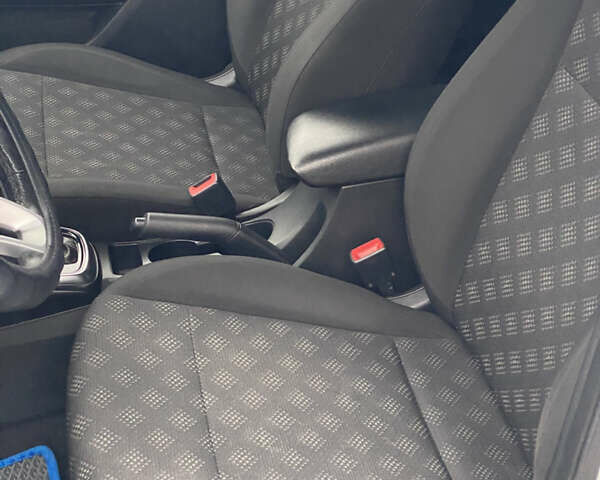 Білий Кіа Rio X-Line, об'ємом двигуна 1.6 л та пробігом 82 тис. км за 16999 $, фото 24 на Automoto.ua