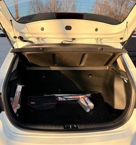 Білий Кіа Rio X-Line, об'ємом двигуна 1.6 л та пробігом 46 тис. км за 15600 $, фото 9 на Automoto.ua