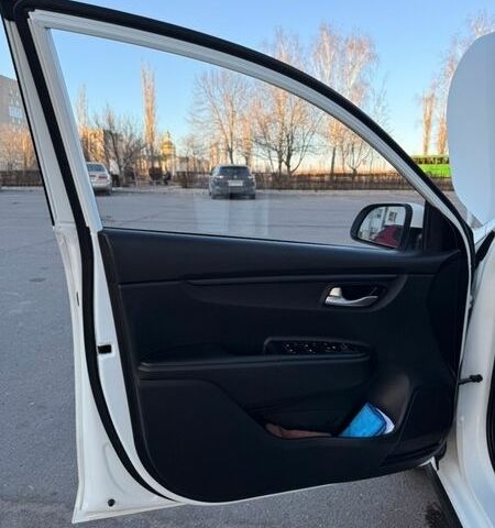 Білий Кіа Rio X-Line, об'ємом двигуна 1.6 л та пробігом 46 тис. км за 15600 $, фото 26 на Automoto.ua
