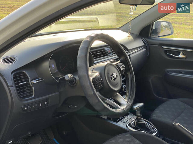 Білий Кіа Rio X-Line, об'ємом двигуна 1.6 л та пробігом 80 тис. км за 17200 $, фото 19 на Automoto.ua