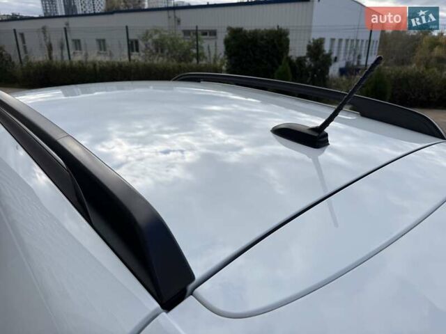 Белый Киа Rio X-Line, объемом двигателя 1.59 л и пробегом 36 тыс. км за 16500 $, фото 10 на Automoto.ua