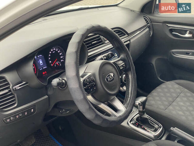 Білий Кіа Rio X-Line, об'ємом двигуна 1.6 л та пробігом 82 тис. км за 16999 $, фото 15 на Automoto.ua