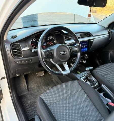 Білий Кіа Rio X-Line, об'ємом двигуна 1.6 л та пробігом 46 тис. км за 15600 $, фото 18 на Automoto.ua