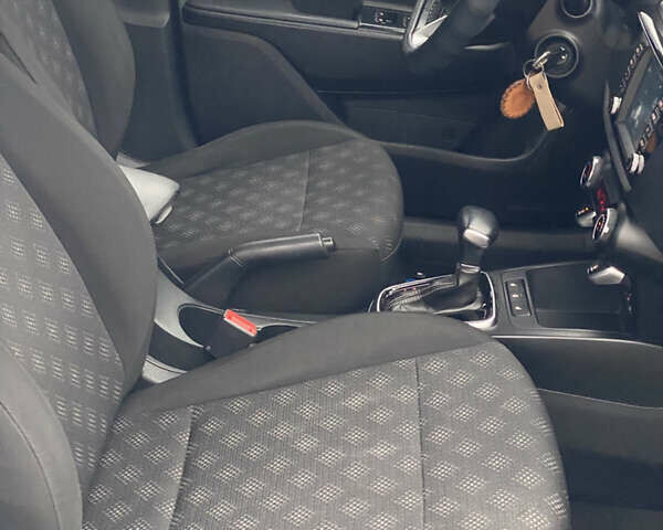 Білий Кіа Rio X-Line, об'ємом двигуна 1.6 л та пробігом 82 тис. км за 16999 $, фото 22 на Automoto.ua