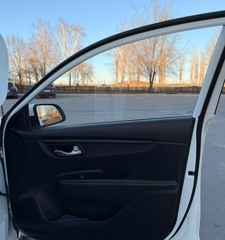 Білий Кіа Rio X-Line, об'ємом двигуна 1.6 л та пробігом 46 тис. км за 15600 $, фото 27 на Automoto.ua