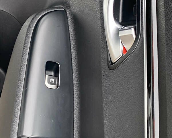 Білий Кіа Rio X-Line, об'ємом двигуна 1.6 л та пробігом 82 тис. км за 16999 $, фото 21 на Automoto.ua