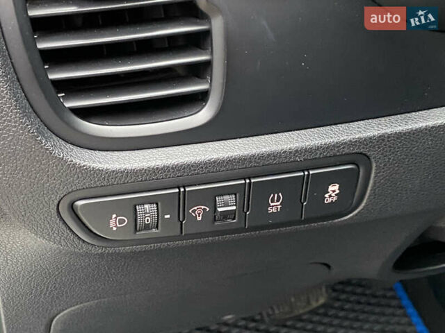 Білий Кіа Rio X-Line, об'ємом двигуна 1.6 л та пробігом 82 тис. км за 16999 $, фото 16 на Automoto.ua