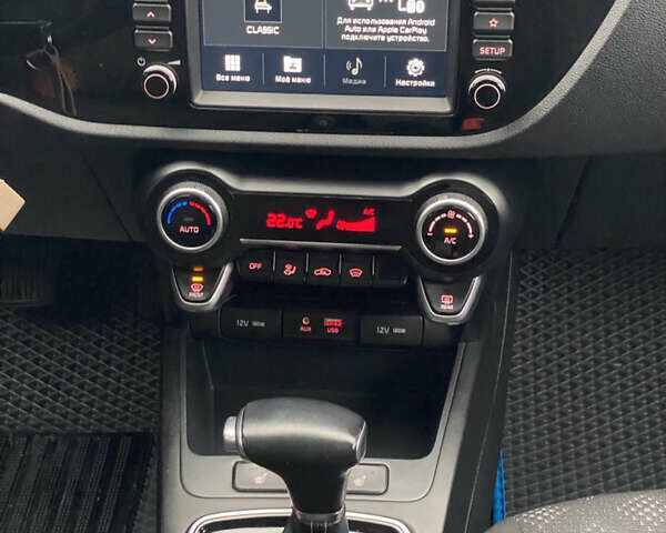 Білий Кіа Rio X-Line, об'ємом двигуна 1.6 л та пробігом 82 тис. км за 16999 $, фото 11 на Automoto.ua