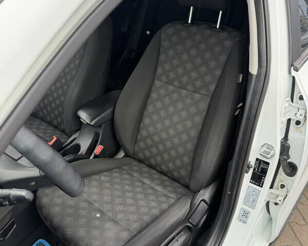 Белый Киа Rio X-Line, объемом двигателя 1.6 л и пробегом 82 тыс. км за 15999 $, фото 11 на Automoto.ua