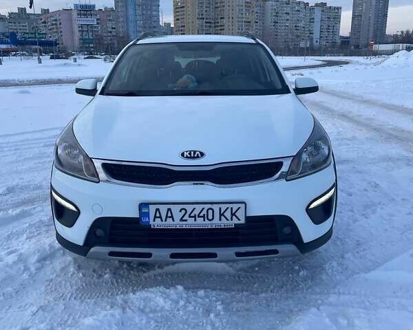 Белый Киа Rio X-Line, объемом двигателя 1.6 л и пробегом 114 тыс. км за 15700 $, фото 3 на Automoto.ua