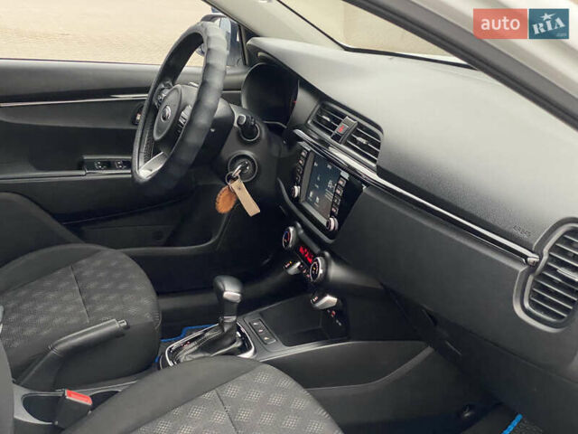 Білий Кіа Rio X-Line, об'ємом двигуна 1.6 л та пробігом 82 тис. км за 16999 $, фото 19 на Automoto.ua