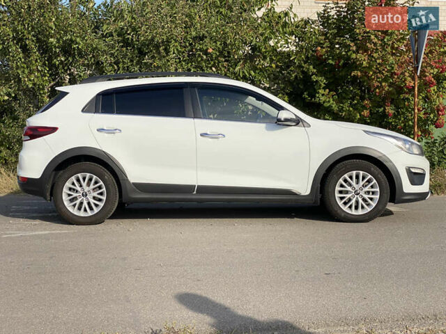 Білий Кіа Rio X-Line, об'ємом двигуна 1.6 л та пробігом 80 тис. км за 17200 $, фото 4 на Automoto.ua