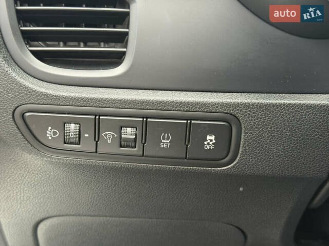 Белый Киа Rio X-Line, объемом двигателя 1.6 л и пробегом 82 тыс. км за 15999 $, фото 14 на Automoto.ua