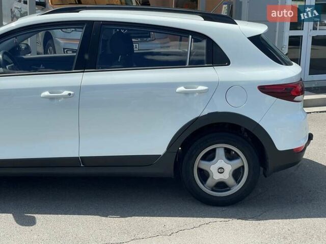 Білий Кіа Rio X-Line, об'ємом двигуна 1.6 л та пробігом 99 тис. км за 12600 $, фото 12 на Automoto.ua