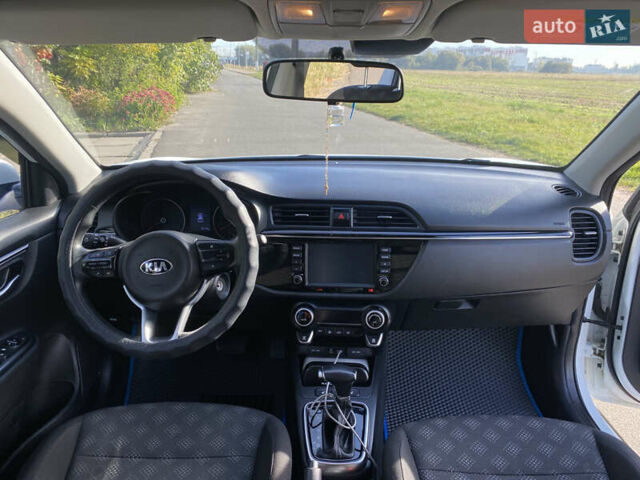 Білий Кіа Rio X-Line, об'ємом двигуна 1.6 л та пробігом 80 тис. км за 17200 $, фото 26 на Automoto.ua