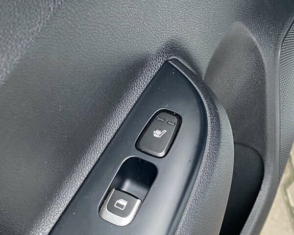 Білий Кіа Rio X-Line, об'ємом двигуна 1.6 л та пробігом 82 тис. км за 16999 $, фото 28 на Automoto.ua