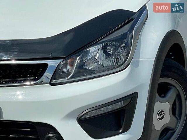 Білий Кіа Rio X-Line, об'ємом двигуна 1.6 л та пробігом 99 тис. км за 12600 $, фото 7 на Automoto.ua