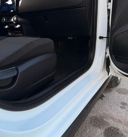 Білий Кіа Rio X-Line, об'ємом двигуна 1.6 л та пробігом 46 тис. км за 15600 $, фото 14 на Automoto.ua