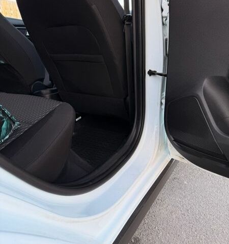 Білий Кіа Rio X-Line, об'ємом двигуна 1.6 л та пробігом 46 тис. км за 15600 $, фото 15 на Automoto.ua