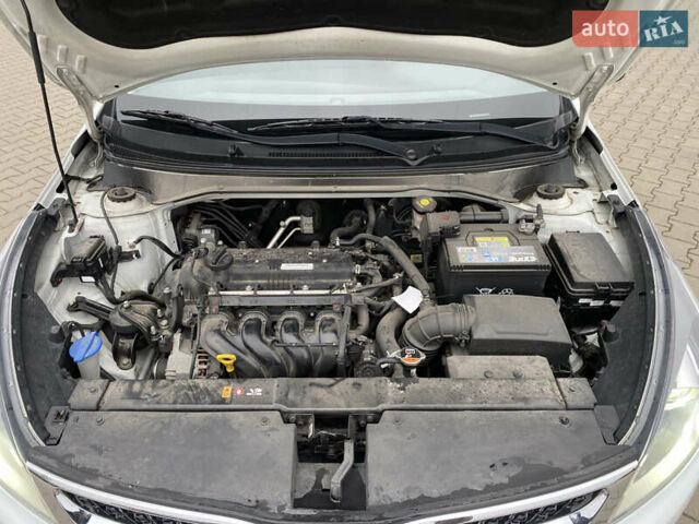 Білий Кіа Rio X-Line, об'ємом двигуна 1.6 л та пробігом 82 тис. км за 16999 $, фото 34 на Automoto.ua