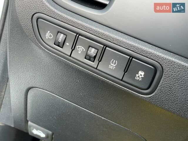 Білий Кіа Rio X-Line, об'ємом двигуна 1.6 л та пробігом 99 тис. км за 12600 $, фото 35 на Automoto.ua