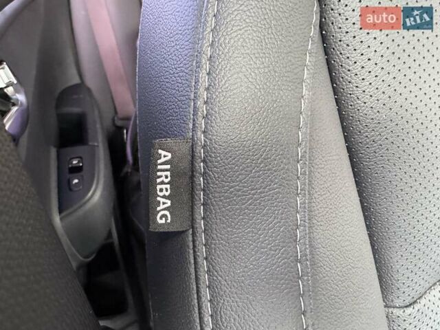 Белый Киа Rio X-Line, объемом двигателя 1.59 л и пробегом 35 тыс. км за 16500 $, фото 15 на Automoto.ua