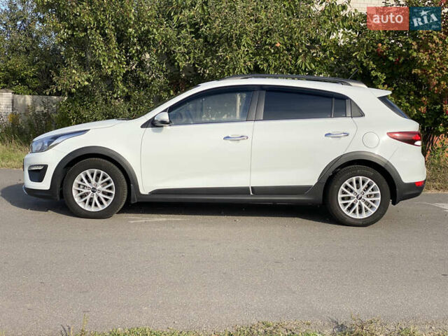 Білий Кіа Rio X-Line, об'ємом двигуна 1.6 л та пробігом 80 тис. км за 17200 $, фото 3 на Automoto.ua