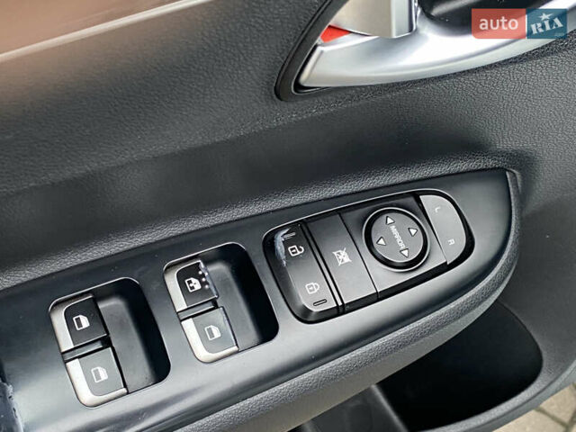 Білий Кіа Rio X-Line, об'ємом двигуна 1.6 л та пробігом 82 тис. км за 16999 $, фото 18 на Automoto.ua