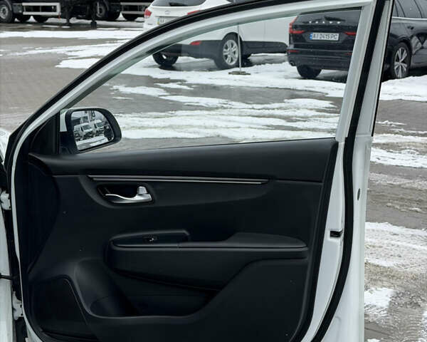 Белый Киа Rio X-Line, объемом двигателя 1.6 л и пробегом 82 тыс. км за 15999 $, фото 25 на Automoto.ua