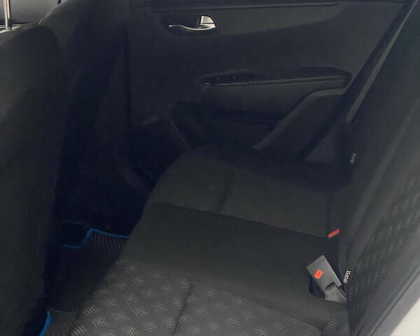 Білий Кіа Rio X-Line, об'ємом двигуна 1.6 л та пробігом 82 тис. км за 16999 $, фото 26 на Automoto.ua