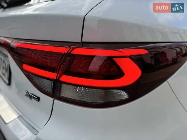 Белый Киа Rio X-Line, объемом двигателя 1.59 л и пробегом 35 тыс. км за 16500 $, фото 4 на Automoto.ua