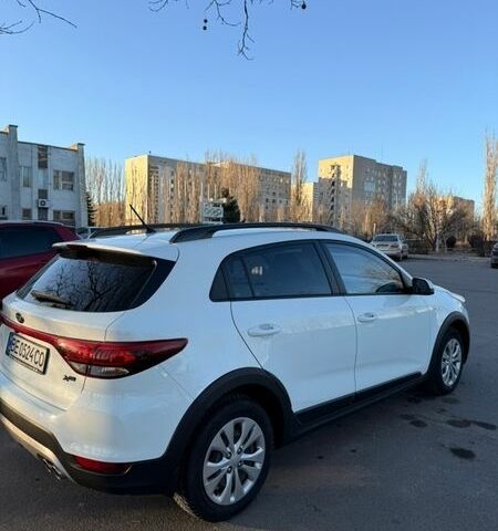 Білий Кіа Rio X-Line, об'ємом двигуна 1.6 л та пробігом 46 тис. км за 15600 $, фото 4 на Automoto.ua