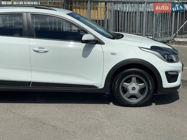 Білий Кіа Rio X-Line, об'ємом двигуна 1.6 л та пробігом 99 тис. км за 12600 $, фото 14 на Automoto.ua