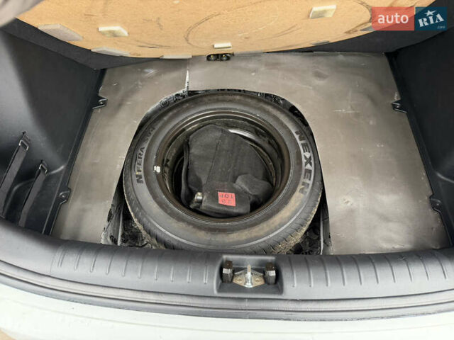 Белый Киа Rio X-Line, объемом двигателя 1.6 л и пробегом 82 тыс. км за 15999 $, фото 35 на Automoto.ua