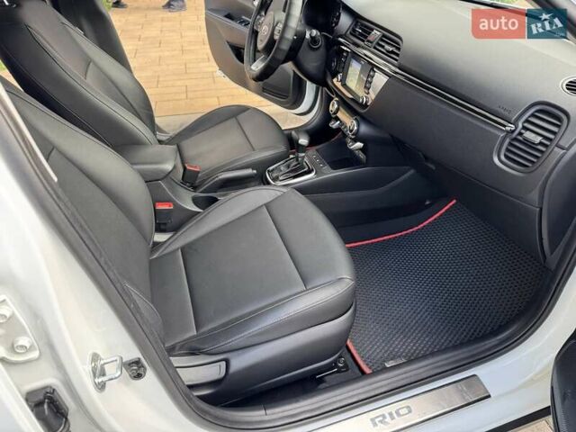 Белый Киа Rio X-Line, объемом двигателя 1.59 л и пробегом 36 тыс. км за 16500 $, фото 20 на Automoto.ua