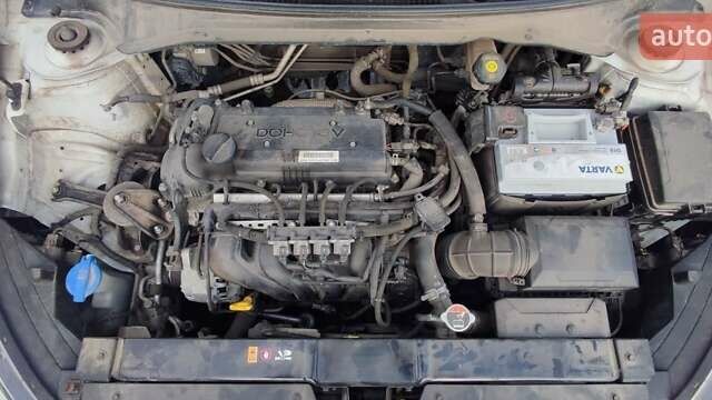 Белый Киа Rio X-Line, объемом двигателя 1.6 л и пробегом 105 тыс. км за 14800 $, фото 30 на Automoto.ua