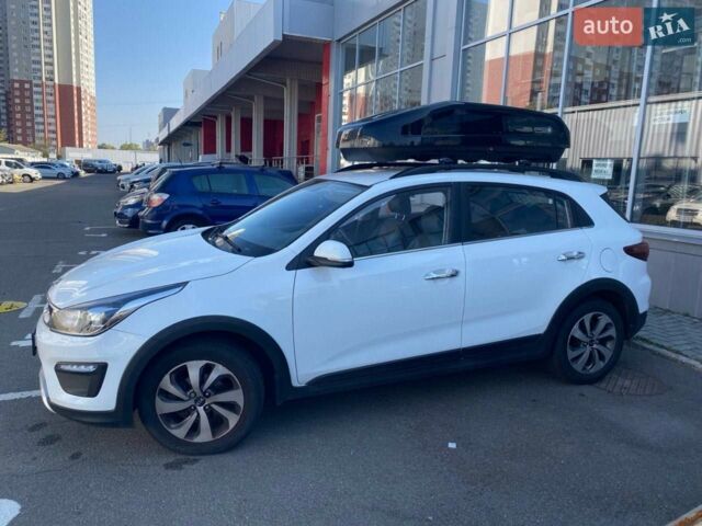 Білий Кіа Rio X-Line, об'ємом двигуна 1.6 л та пробігом 68 тис. км за 18500 $, фото 5 на Automoto.ua